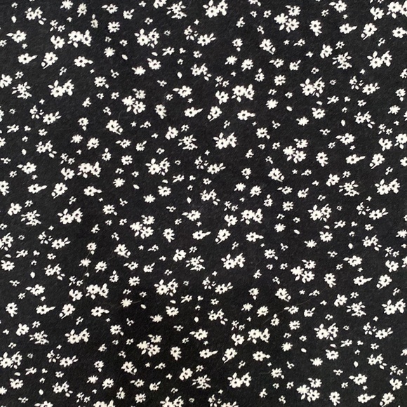 Tilly’s women’s floral mini dress in size small!! - Picture 2 of 4